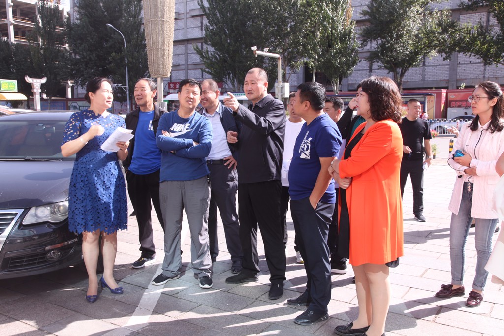 集团总裁武世荣到万正商业各单位调研